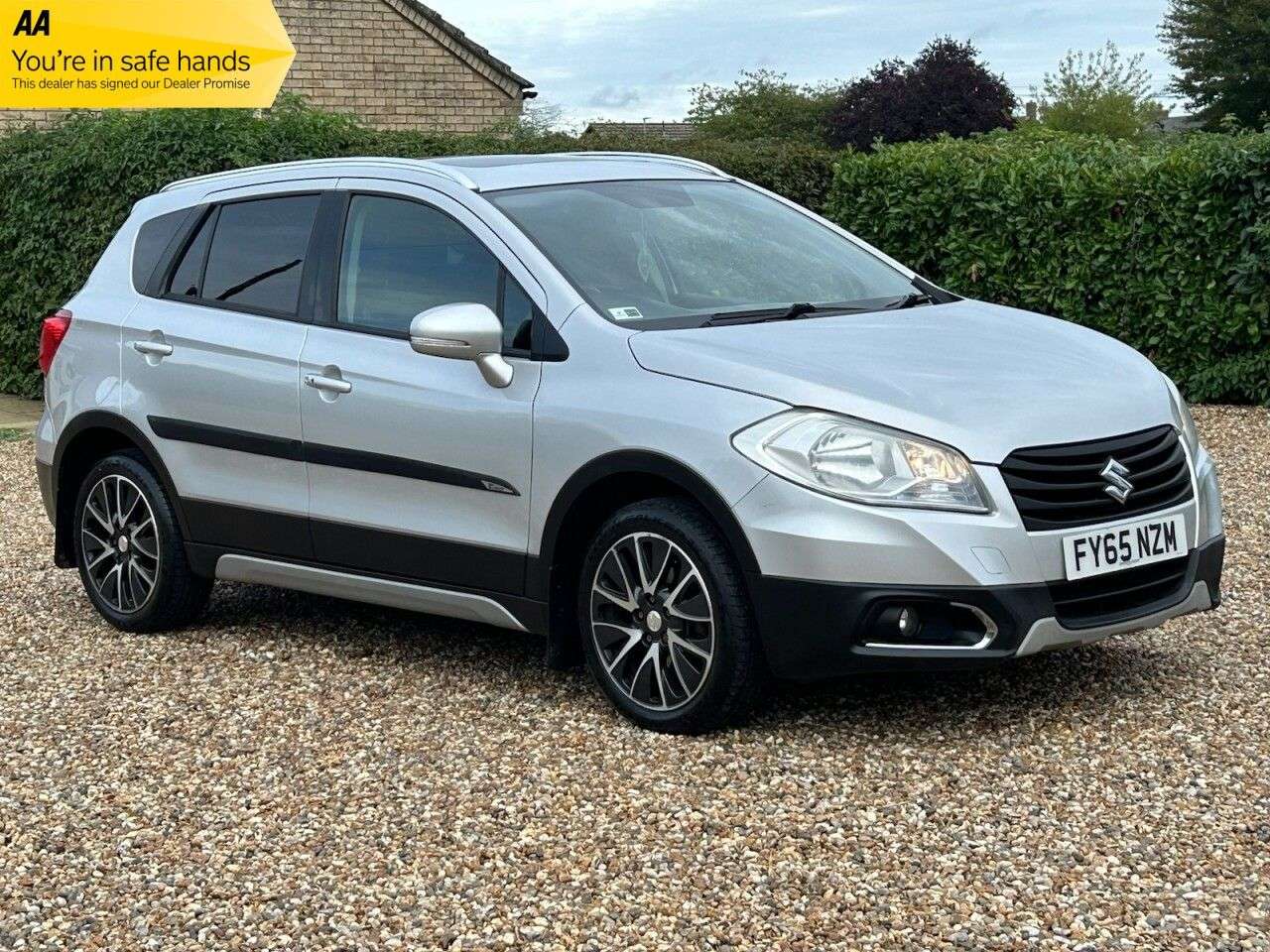 A 2015 SUZUKI SX4 S-CROSS 1.6 SZ-T SUV 5dr Petrol Manual ALLGRIP Euro 6 (120 ps) will come with full A 2015 SUZUKI SX4 S-CROSS 1.6 SZ-T SUV 5dr Petrol Manual ALLGRIP Euro 6 (120 ps) will come with full