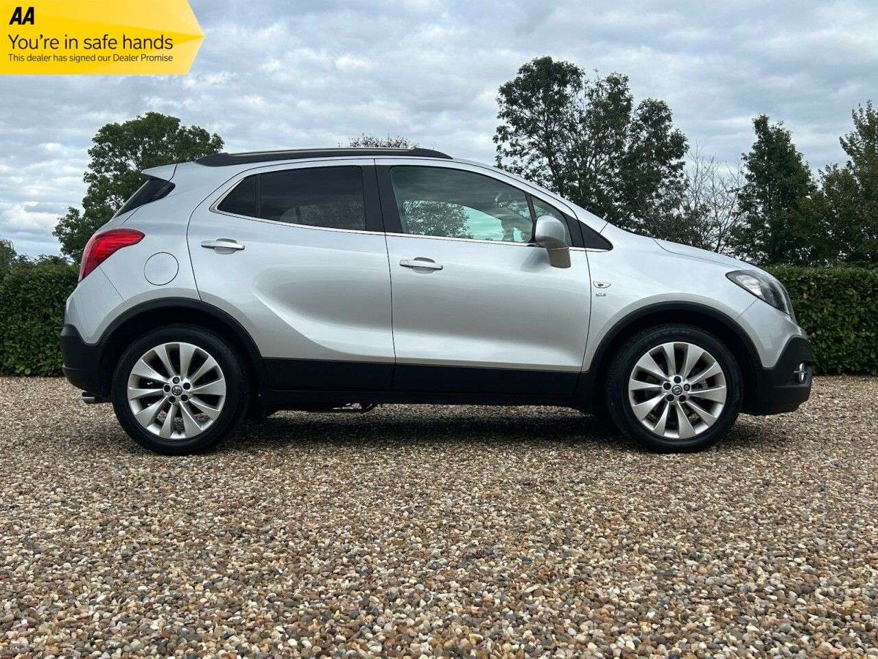 A 2016 VAUXHALL MOKKA 1.6 CDTi SE SUV 5dr Diesel Manual 2WD Euro 6 (s/s) (136 ps) will come with A 2016 VAUXHALL MOKKA 1.6 CDTi SE SUV 5dr Diesel Manual 2WD Euro 6 (s/s) (136 ps) will come with