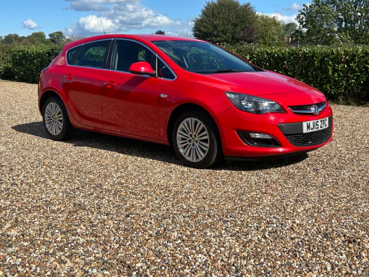 A 2015 VAUXHALL ASTRA 1.4i Excite Hatchback 5dr Petrol Manual Euro 6 (100 ps) will come with full A 2015 VAUXHALL ASTRA 1.4i Excite Hatchback 5dr Petrol Manual Euro 6 (100 ps) will come with full