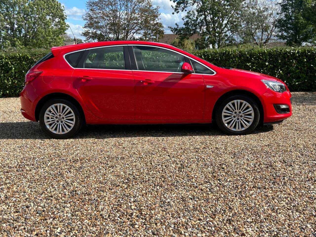 A 2015 VAUXHALL ASTRA 1.4i Excite Hatchback 5dr Petrol Manual Euro 6 (100 ps) will come with full A 2015 VAUXHALL ASTRA 1.4i Excite Hatchback 5dr Petrol Manual Euro 6 (100 ps) will come with full