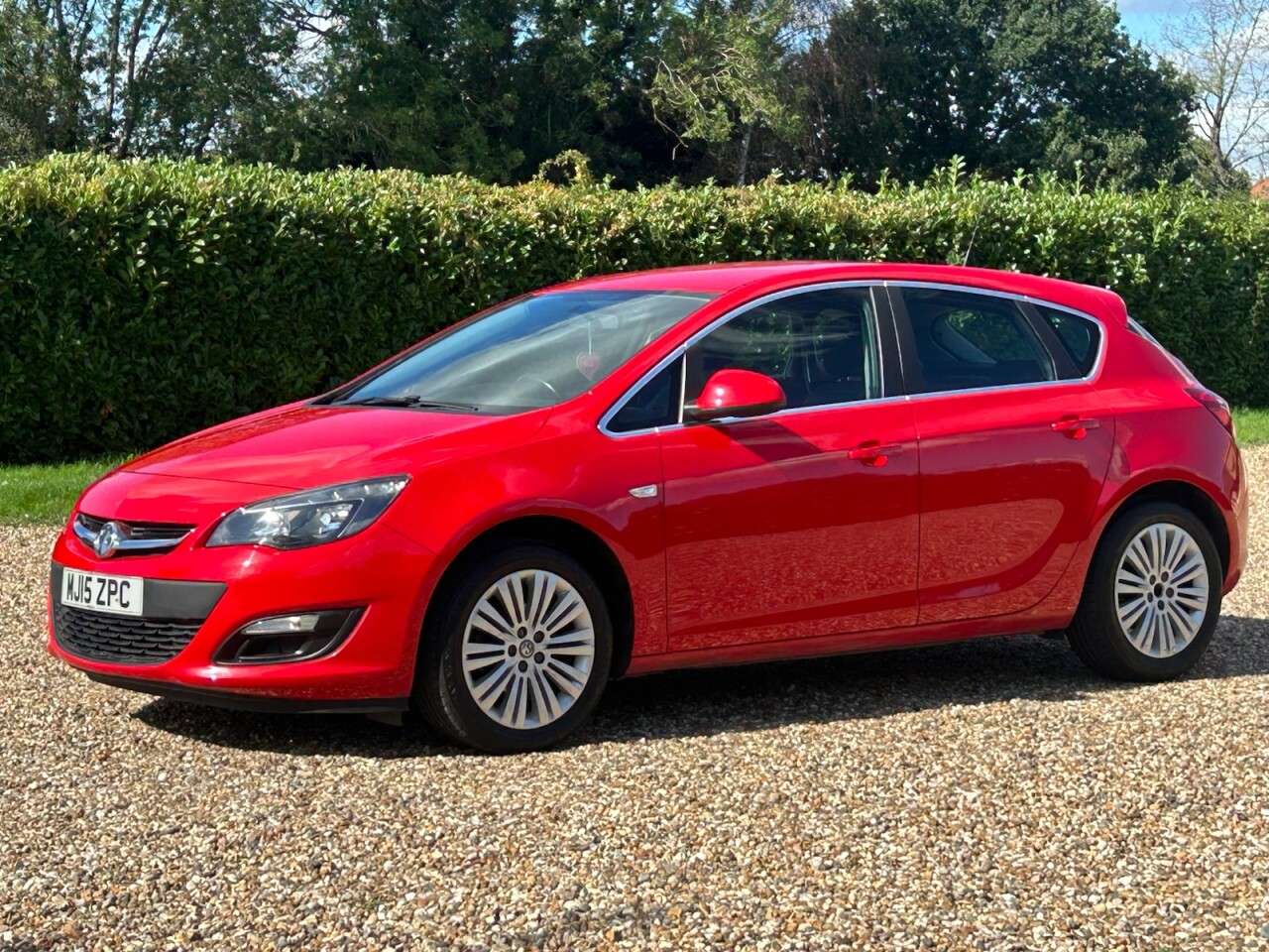 A 2015 VAUXHALL ASTRA 1.4i Excite Hatchback 5dr Petrol Manual Euro 6 (100 ps) will come with full A 2015 VAUXHALL ASTRA 1.4i Excite Hatchback 5dr Petrol Manual Euro 6 (100 ps) will come with full