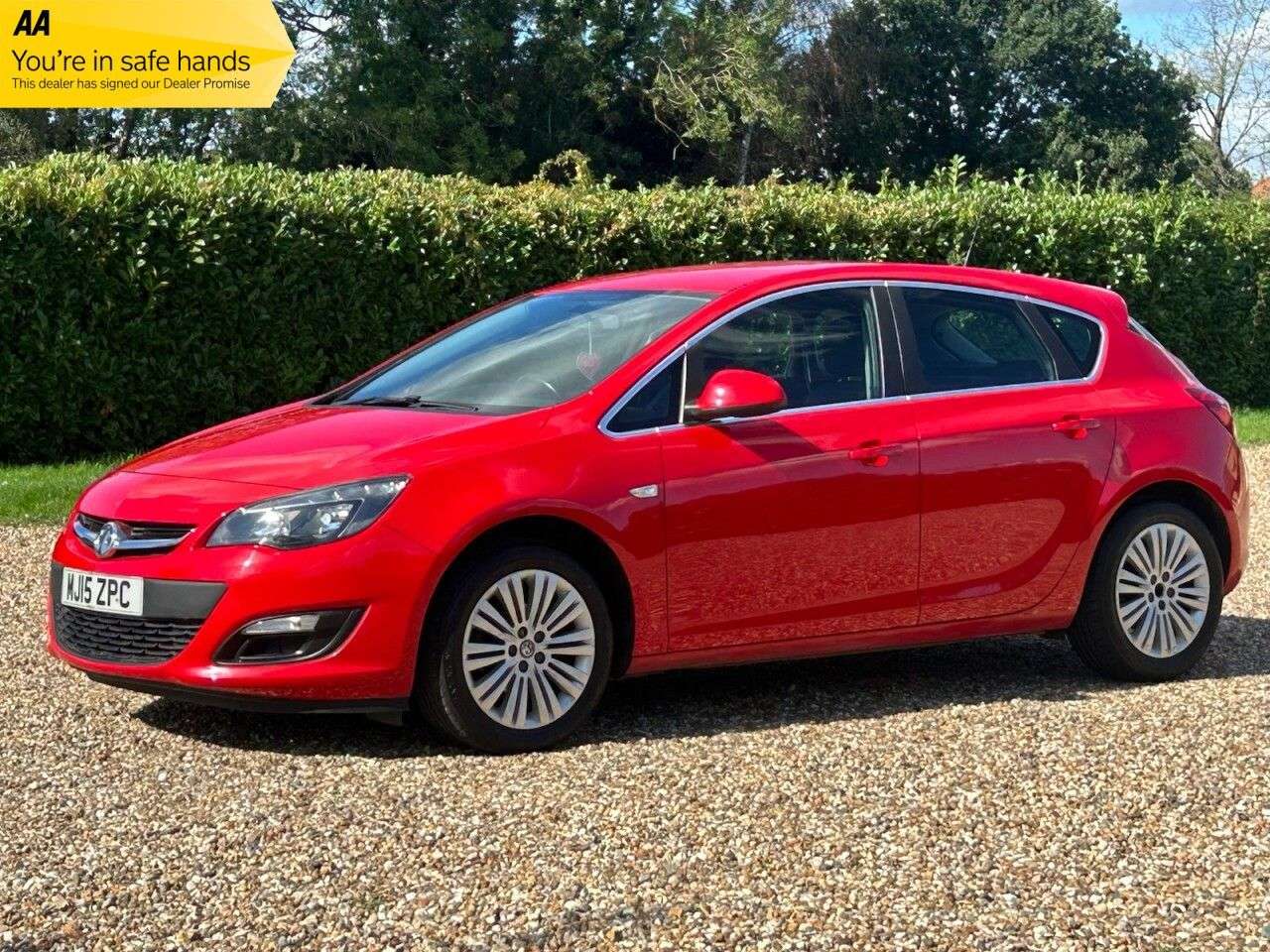 A 2015 VAUXHALL ASTRA 1.4i Excite Hatchback 5dr Petrol Manual Euro 6 (100 ps) will come with full A 2015 VAUXHALL ASTRA 1.4i Excite Hatchback 5dr Petrol Manual Euro 6 (100 ps) will come with full