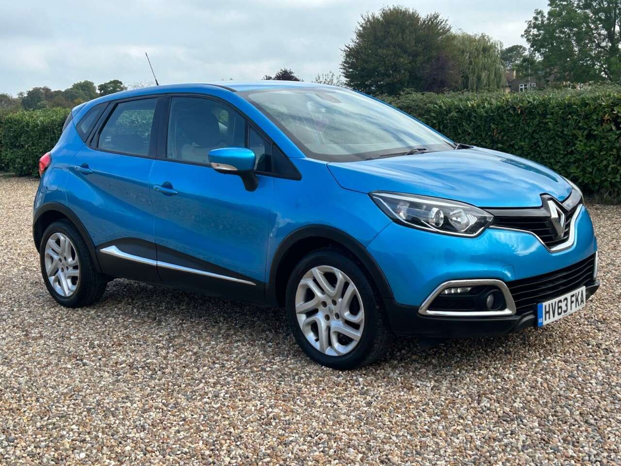 A 2013 RENAULT CAPTUR 0.9 TCe ENERGY Dynamique MediaNav SUV 5dr Petrol Manual Euro 5 (s/s) (90 ps A 2013 RENAULT CAPTUR 0.9 TCe ENERGY Dynamique MediaNav SUV 5dr Petrol Manual Euro 5 (s/s) (90 ps