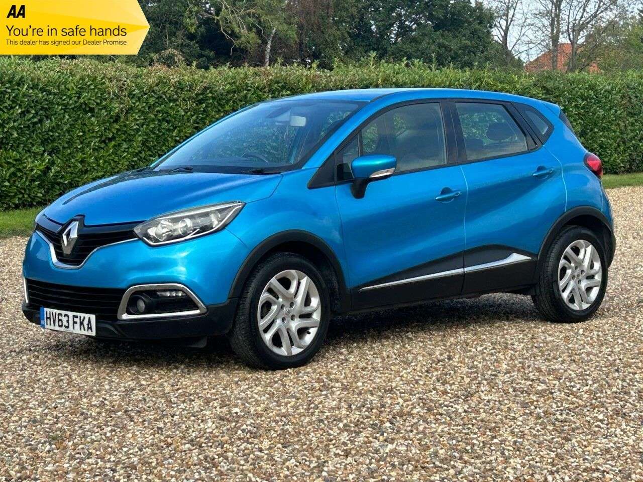 A 2013 RENAULT CAPTUR 0.9 TCe ENERGY Dynamique MediaNav SUV 5dr Petrol Manual Euro 5 (s/s) (90 ps A 2013 RENAULT CAPTUR 0.9 TCe ENERGY Dynamique MediaNav SUV 5dr Petrol Manual Euro 5 (s/s) (90 ps