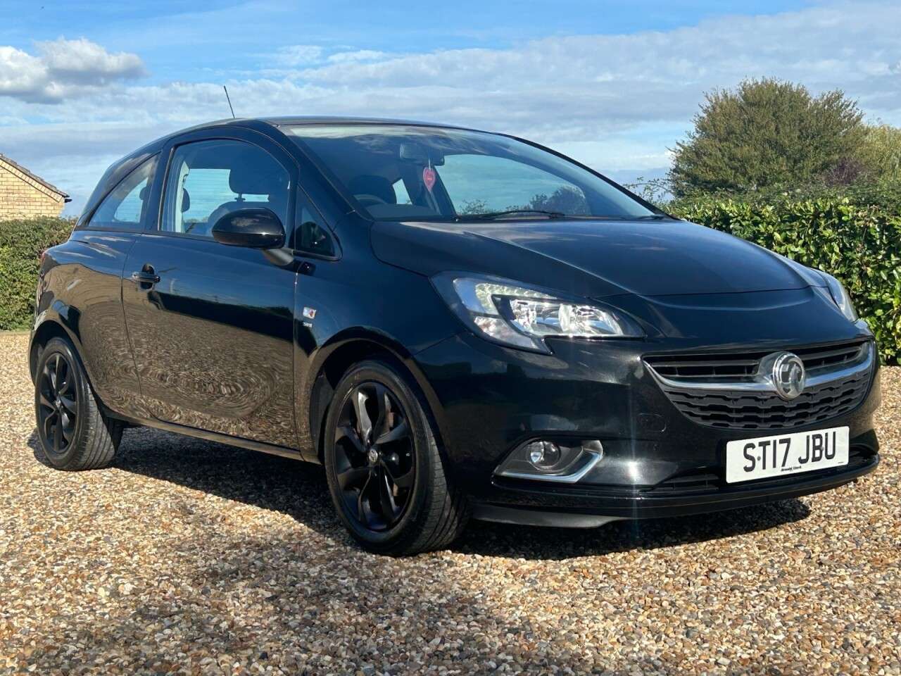 A 2017 VAUXHALL CORSA 1.4i ecoFLEX SRi Hatchback 3dr Petrol Manual Euro 6 (75 ps) mot march 2027 A 2017 VAUXHALL CORSA 1.4i ecoFLEX SRi Hatchback 3dr Petrol Manual Euro 6 (75 ps) mot march 2027