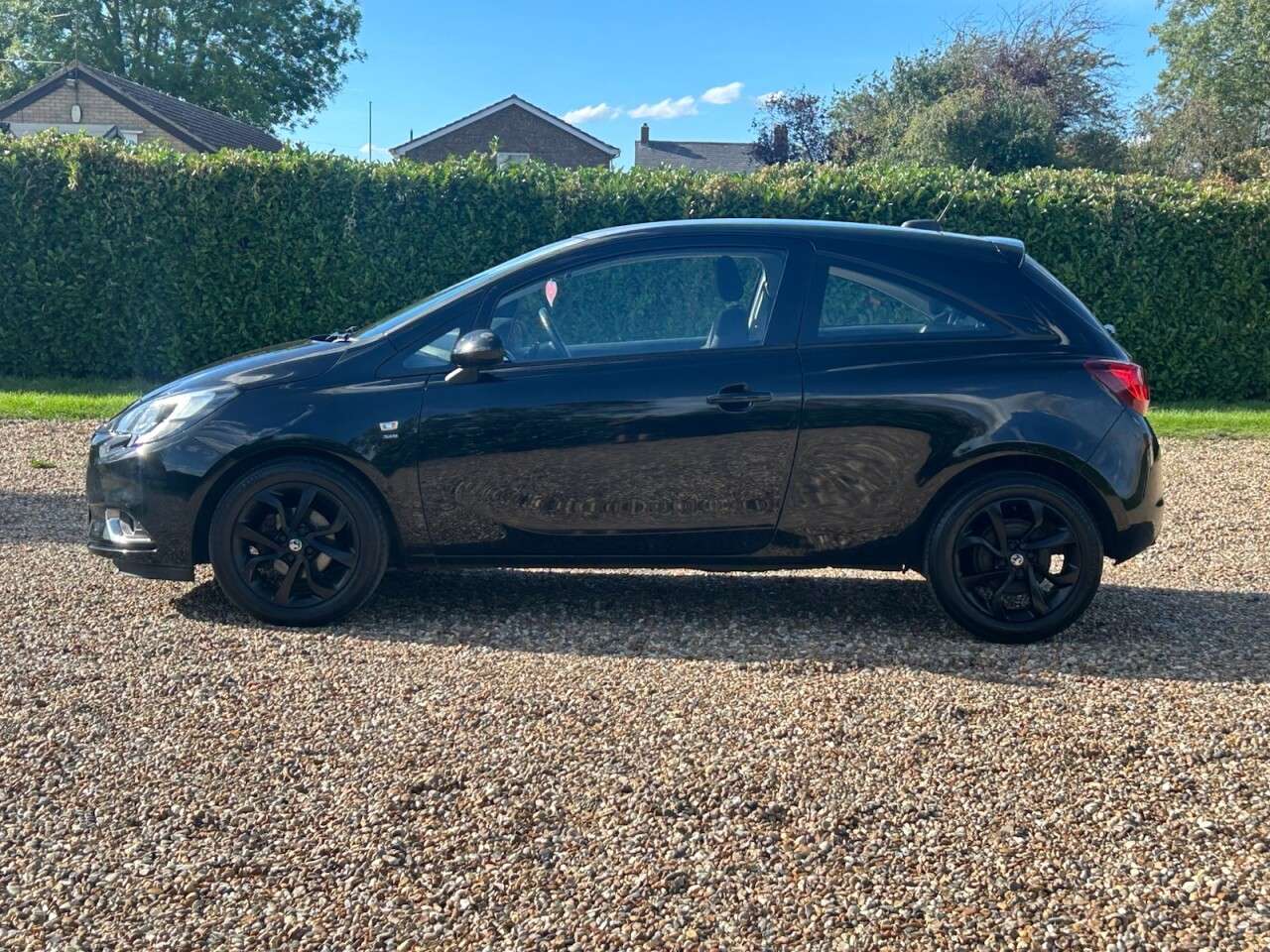 A 2017 VAUXHALL CORSA 1.4i ecoFLEX SRi Hatchback 3dr Petrol Manual Euro 6 (75 ps) mot march 2027 A 2017 VAUXHALL CORSA 1.4i ecoFLEX SRi Hatchback 3dr Petrol Manual Euro 6 (75 ps) mot march 2027