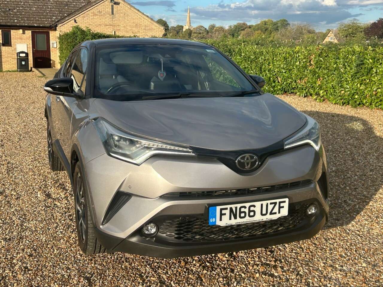 A 2017 TOYOTA C-HR 1.2 VVT-i Dynamic SUV 5dr Petrol Manual Euro 6 (s/s) (115 ps) mot until jun A 2017 TOYOTA C-HR 1.2 VVT-i Dynamic SUV 5dr Petrol Manual Euro 6 (s/s) (115 ps) mot until jun