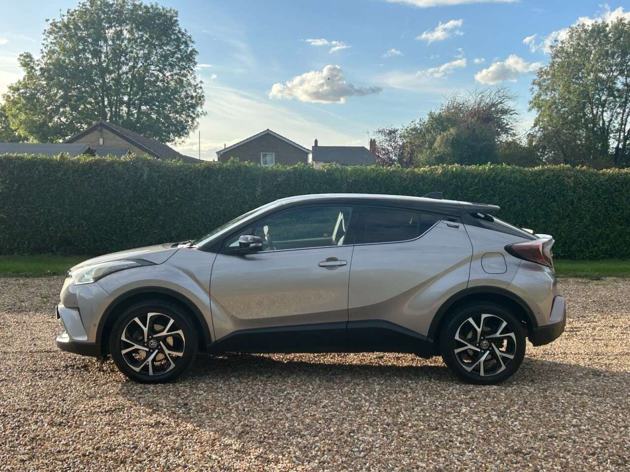 A 2017 TOYOTA C-HR 1.2 VVT-i Dynamic SUV 5dr Petrol Manual Euro 6 (s/s) (115 ps) mot until jun A 2017 TOYOTA C-HR 1.2 VVT-i Dynamic SUV 5dr Petrol Manual Euro 6 (s/s) (115 ps) mot until jun