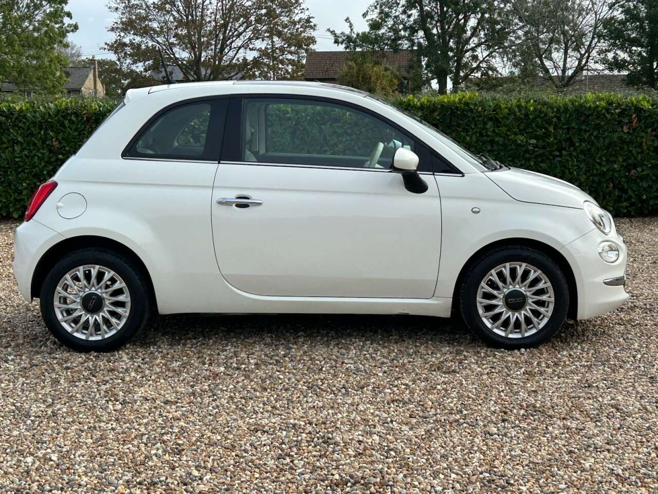A 2016 FIAT 500 1.2 Lounge Hatchback 3dr Petrol Manual Euro 6 (s/s) (69 bhp) will come with A 2016 FIAT 500 1.2 Lounge Hatchback 3dr Petrol Manual Euro 6 (s/s) (69 bhp) will come with
