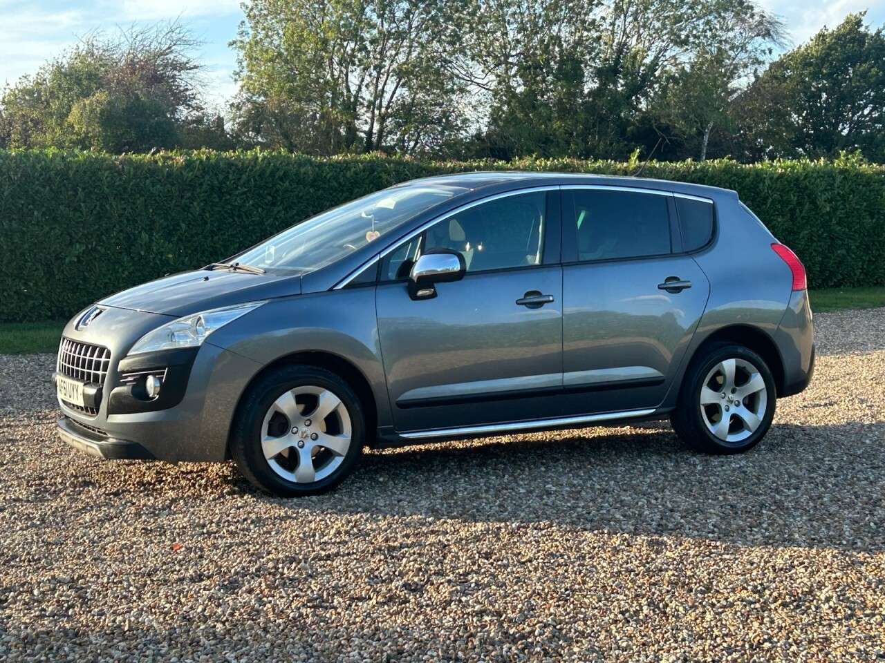 A 2011 PEUGEOT 3008 1.6 HDi Exclusive SUV 5dr Diesel Manual Euro 5 (112 ps) mot sept 2027 A 2011 PEUGEOT 3008 1.6 HDi Exclusive SUV 5dr Diesel Manual Euro 5 (112 ps) mot sept 2027