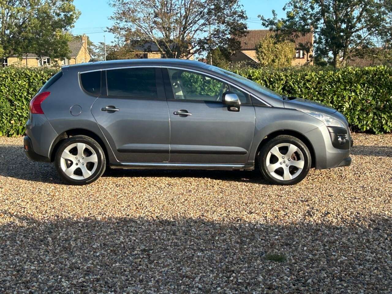 A 2011 PEUGEOT 3008 1.6 HDi Exclusive SUV 5dr Diesel Manual Euro 5 (112 ps) mot sept 2027 A 2011 PEUGEOT 3008 1.6 HDi Exclusive SUV 5dr Diesel Manual Euro 5 (112 ps) mot sept 2027
