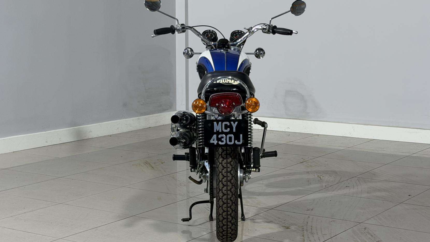 A 2016 TRIUMPH TROPHY TR6C A 2016 TRIUMPH TROPHY TR6C