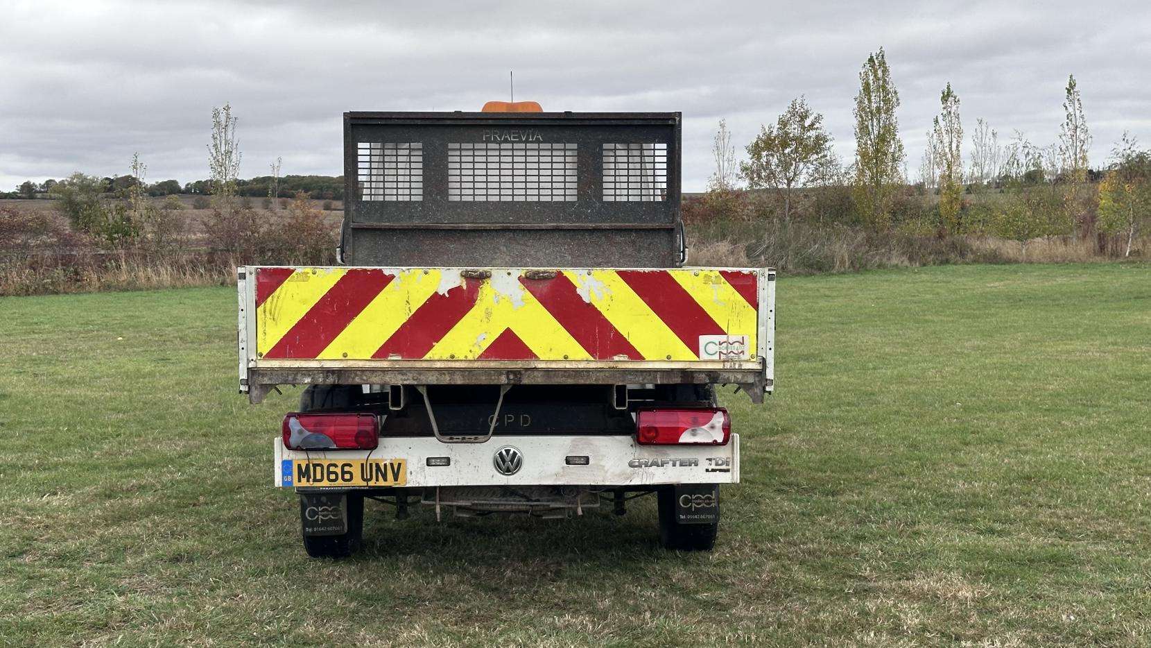 A 2017 VOLKSWAGEN CRAFTER 2.0 TDi BlueMotion Tech CR35 Tipper 2dr Diesel Manual RWD L2 (Caged) (202 g/km, 108 bhp) A 2017 VOLKSWAGEN CRAFTER 2.0 TDi BlueMotion Tech CR35 Tipper 2dr Diesel Manual RWD L2 (Caged) (202 g/km, 108 bhp)