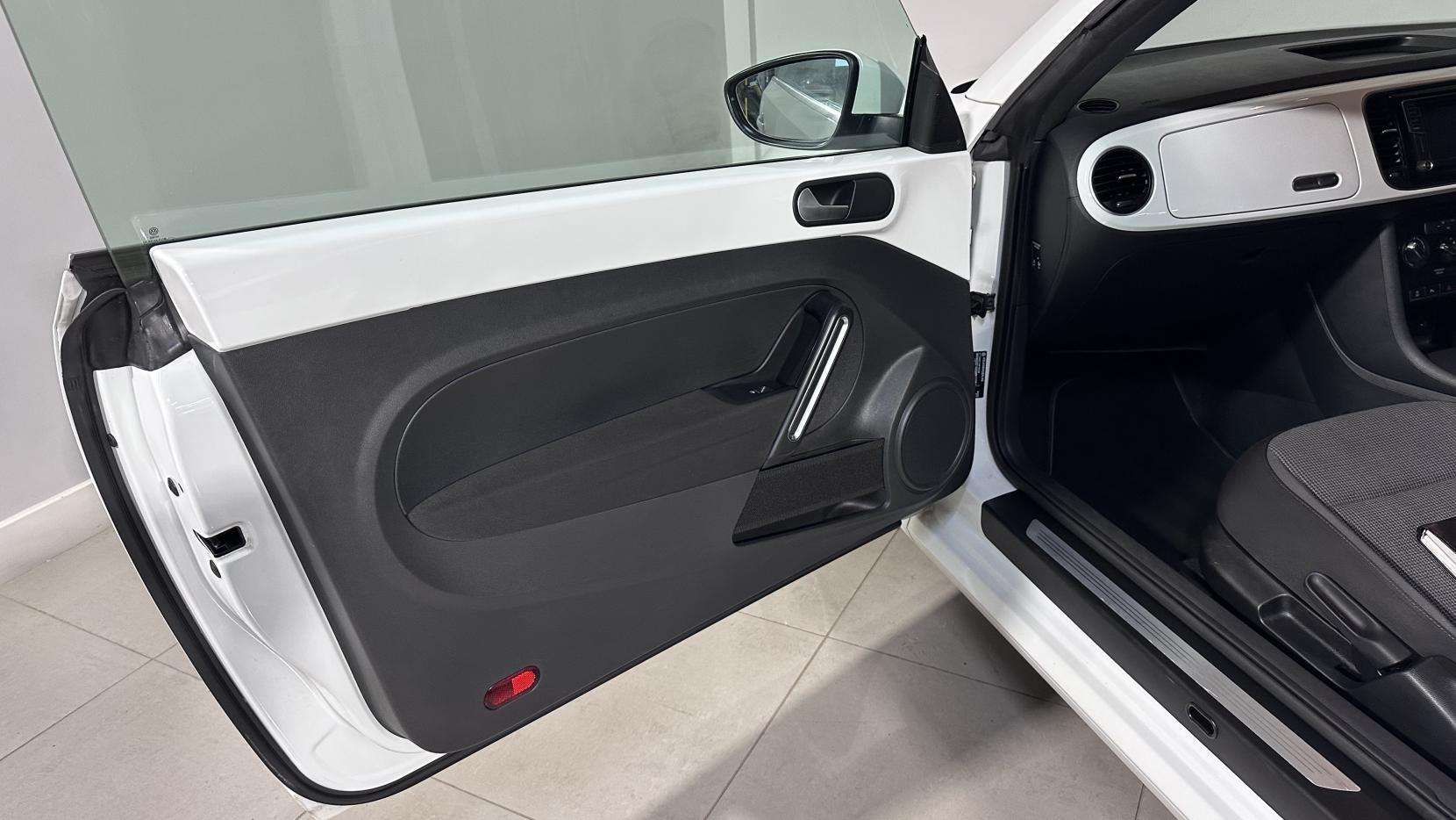 2015 VOLKSWAGEN BEETLE 2015 VOLKSWAGEN BEETLE