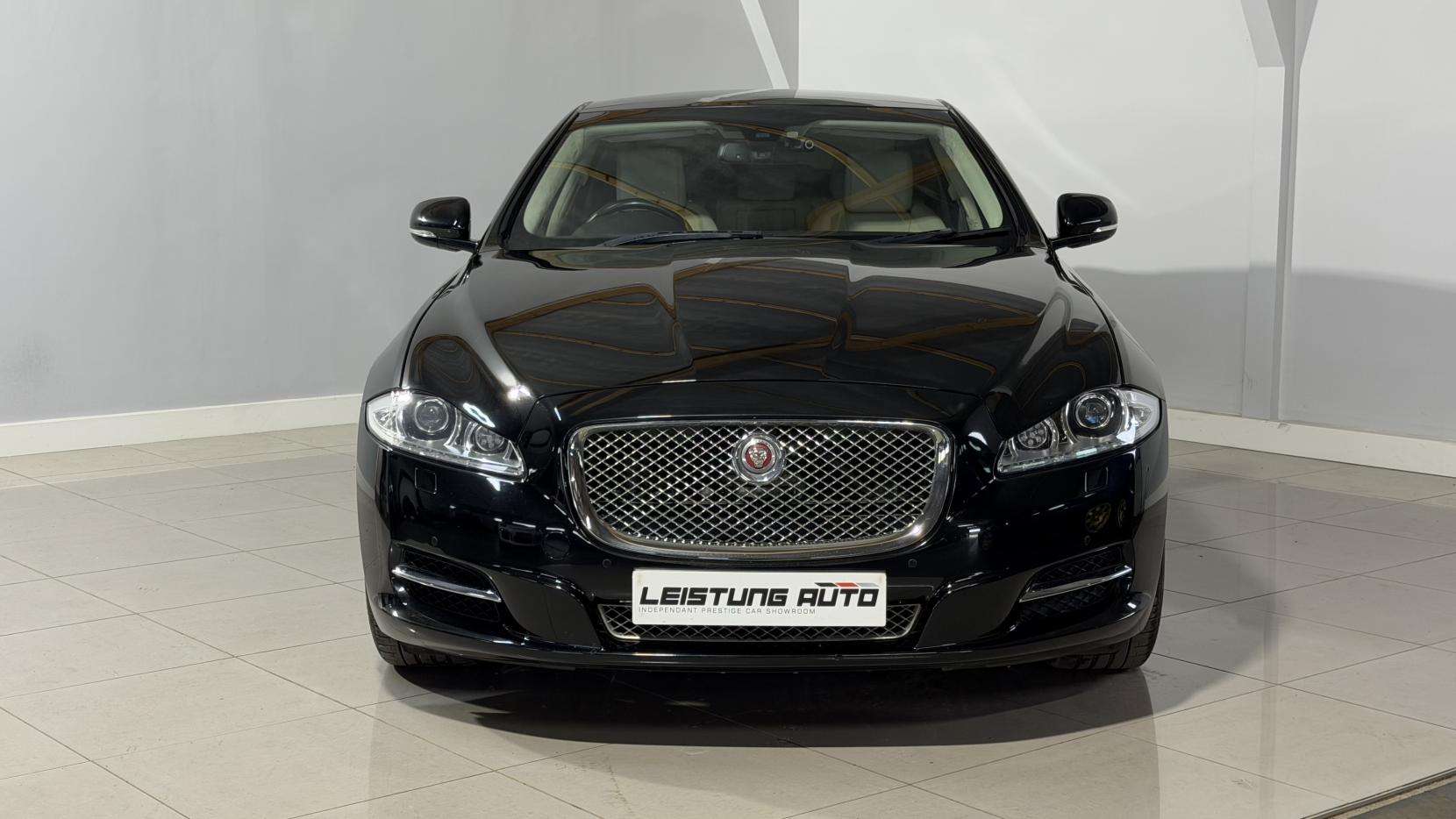 A 2015 JAGUAR XJ 3.0d V6 Portfolio Saloon 4dr Diesel Auto Euro 5 (s/s) (275 ps) A 2015 JAGUAR XJ 3.0d V6 Portfolio Saloon 4dr Diesel Auto Euro 5 (s/s) (275 ps)