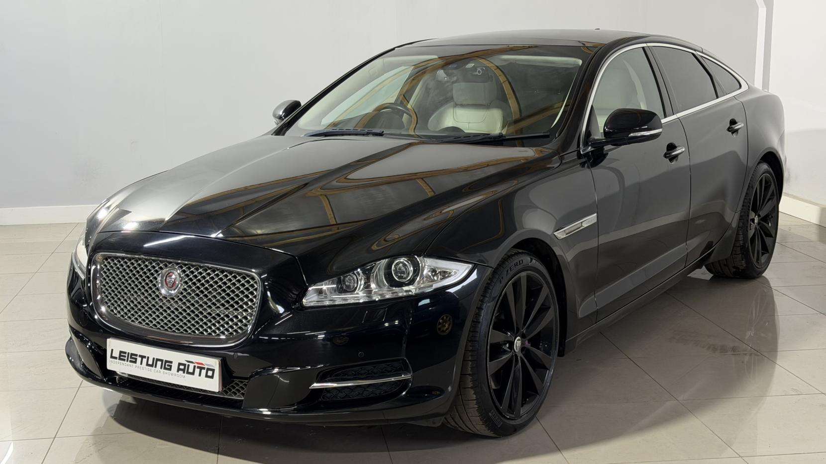 A 2015 JAGUAR XJ 3.0d V6 Portfolio Saloon 4dr Diesel Auto Euro 5 (s/s) (275 ps) A 2015 JAGUAR XJ 3.0d V6 Portfolio Saloon 4dr Diesel Auto Euro 5 (s/s) (275 ps)