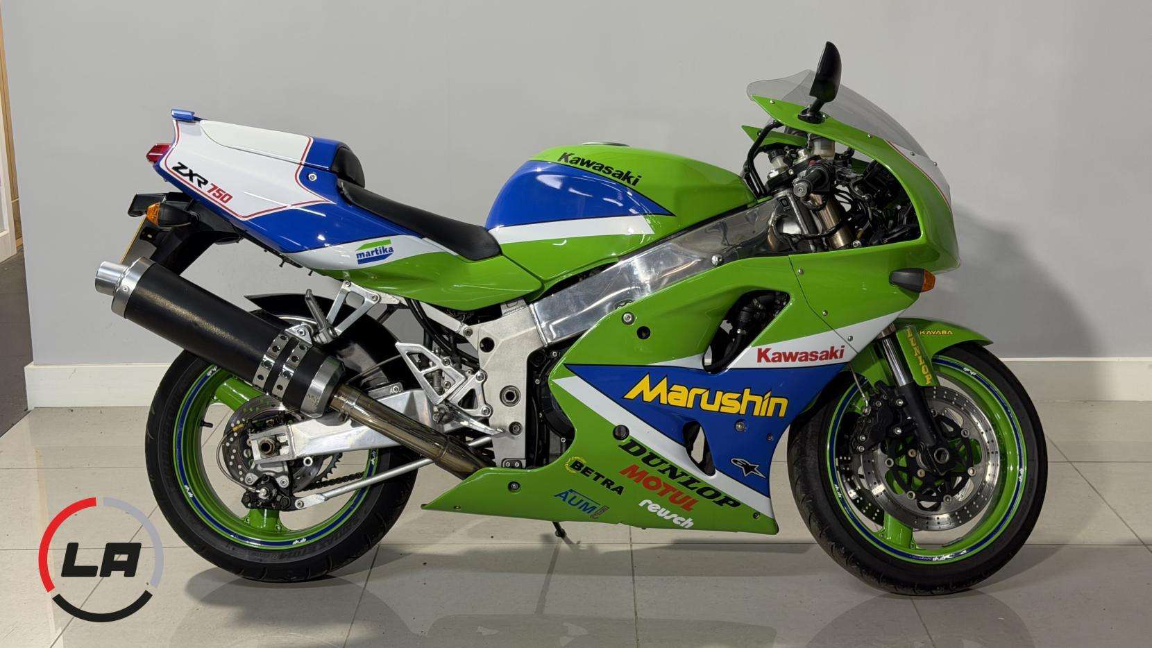 A 1997 KAWASAKI ZXR750 A 1997 KAWASAKI ZXR750