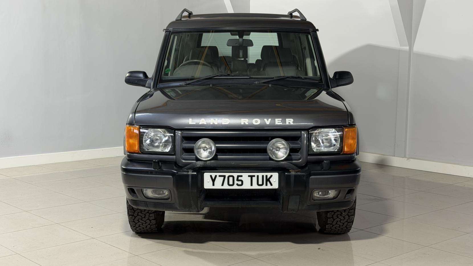A 2001 LAND ROVER DISCOVERY 4.0i V8 ES Station Wagon 5dr Petrol Manual (5 Seats) (397 g/km, 182 bhp) A 2001 LAND ROVER DISCOVERY 4.0i V8 ES Station Wagon 5dr Petrol Manual (5 Seats) (397 g/km, 182 bhp)