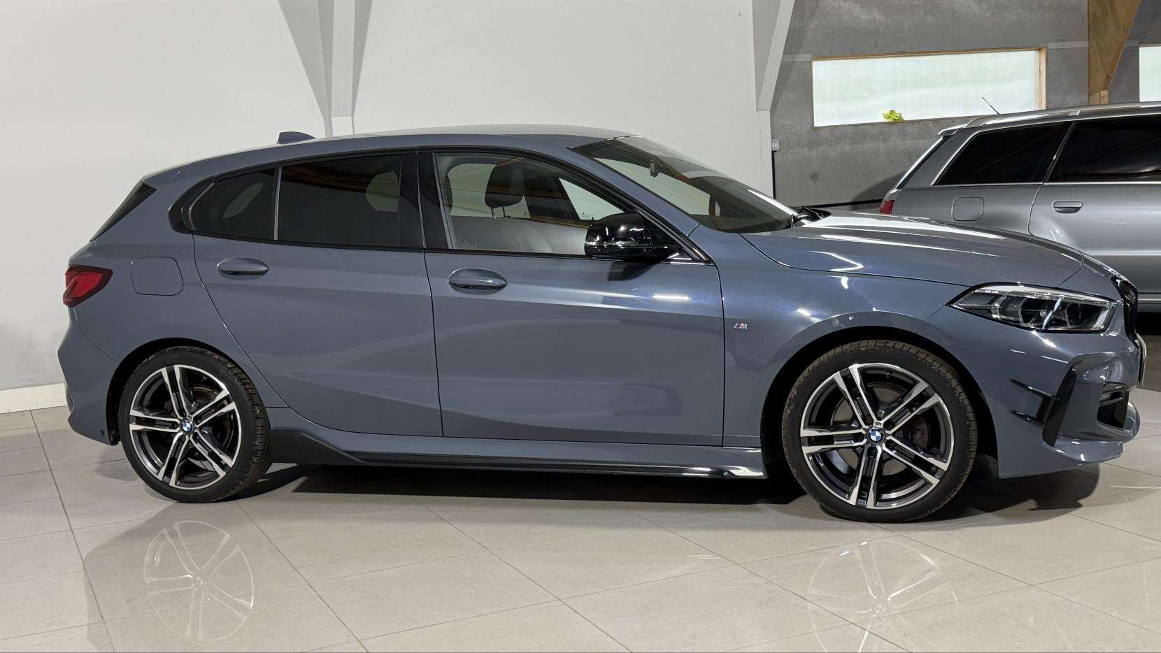 A 2020 BMW 1 SERIES 1.5 118i M Sport Hatchback 5dr Petrol DCT Euro 6 (s/s) (140 ps) A 2020 BMW 1 SERIES 1.5 118i M Sport Hatchback 5dr Petrol DCT Euro 6 (s/s) (140 ps)