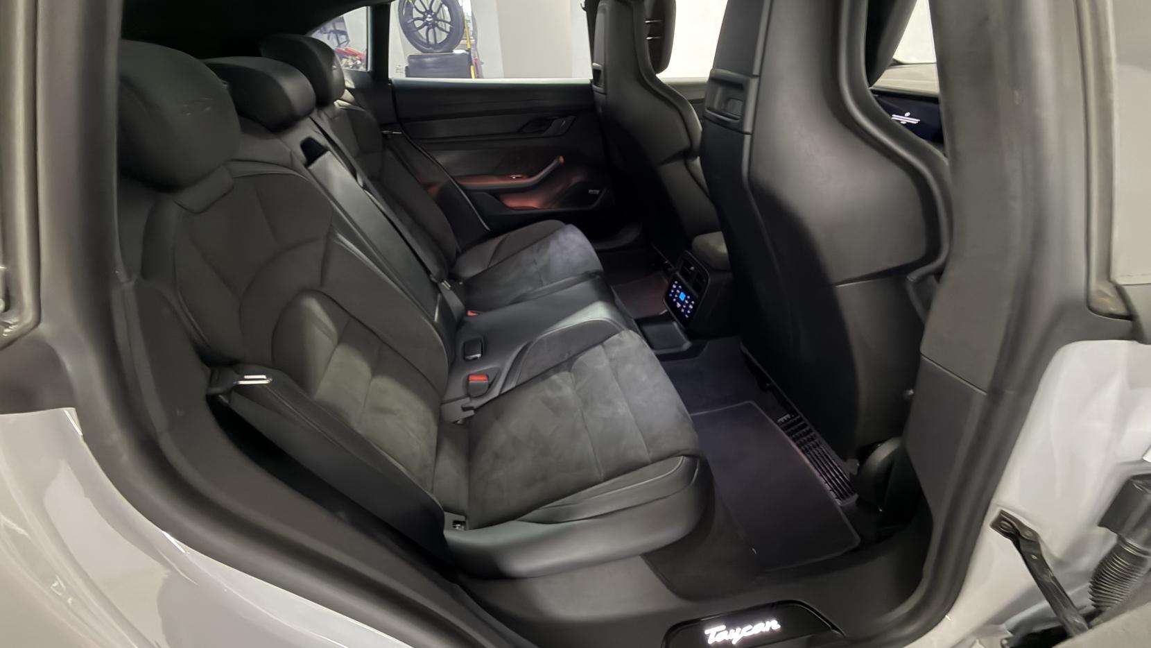 2022 PORSCHE TAYCAN 2022 PORSCHE TAYCAN
