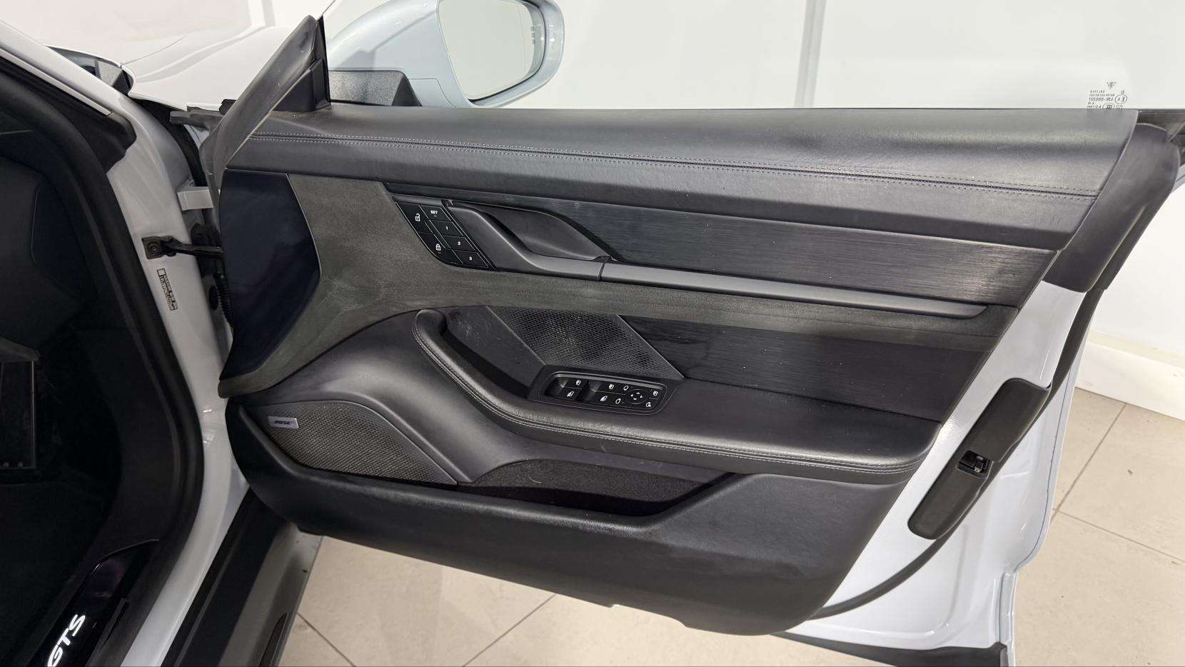 2022 PORSCHE TAYCAN 2022 PORSCHE TAYCAN