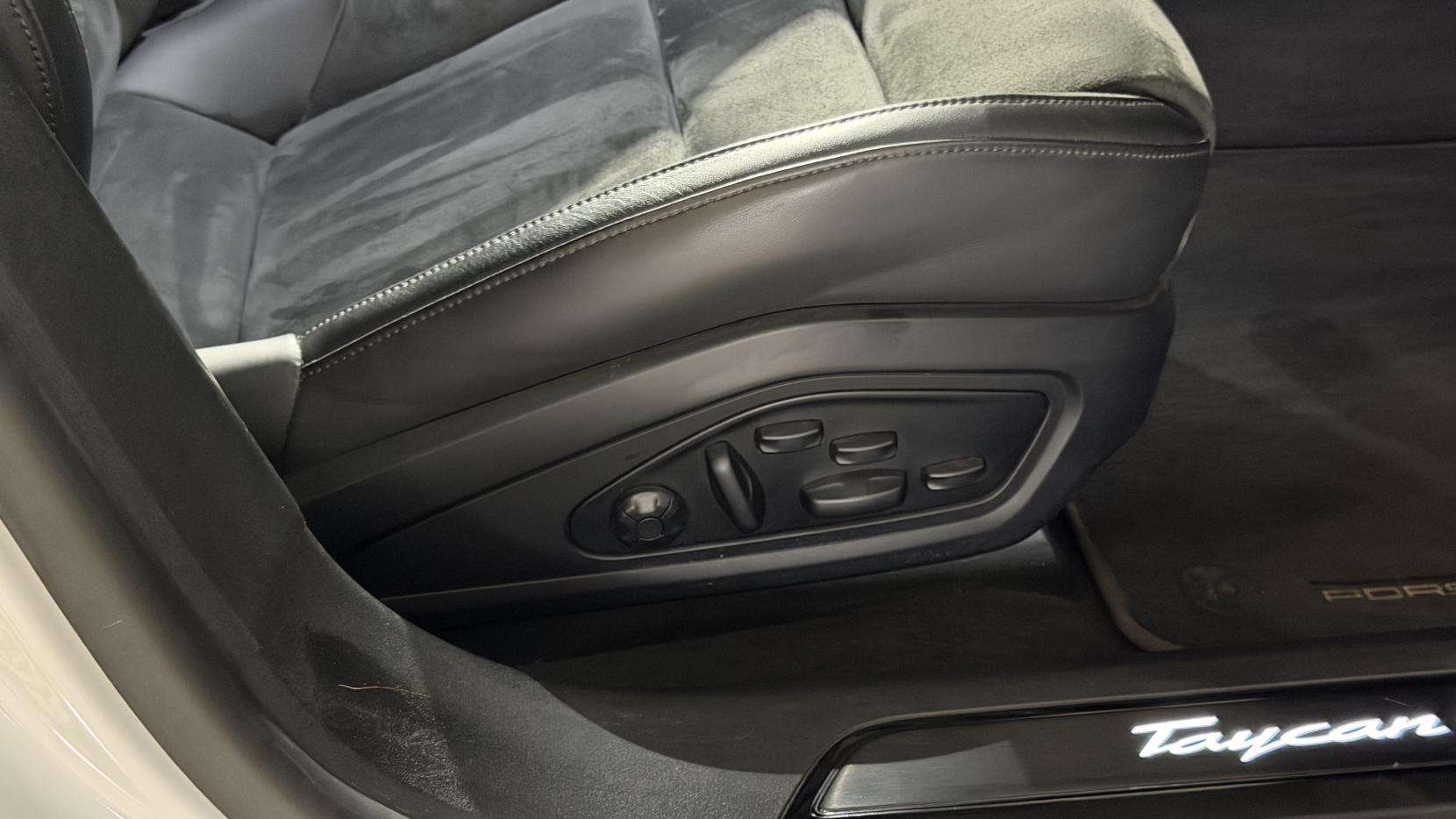2022 PORSCHE TAYCAN 2022 PORSCHE TAYCAN