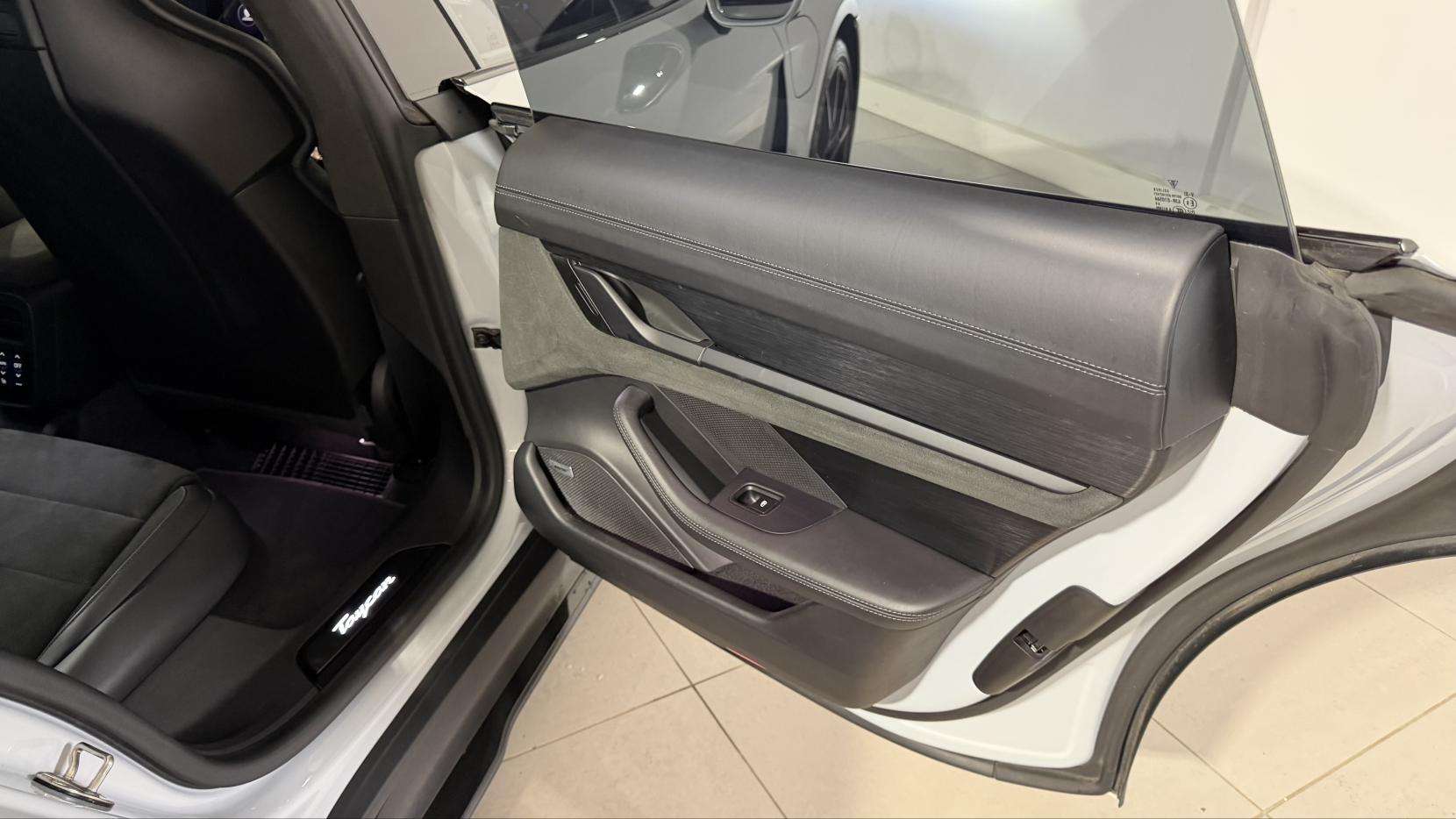 2022 PORSCHE TAYCAN 2022 PORSCHE TAYCAN