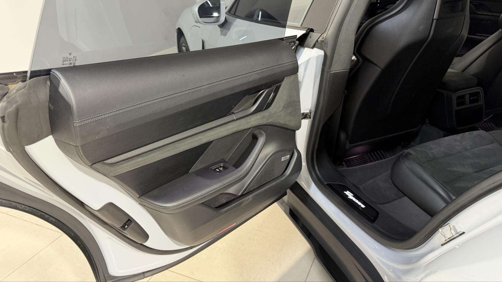 2022 PORSCHE TAYCAN 2022 PORSCHE TAYCAN