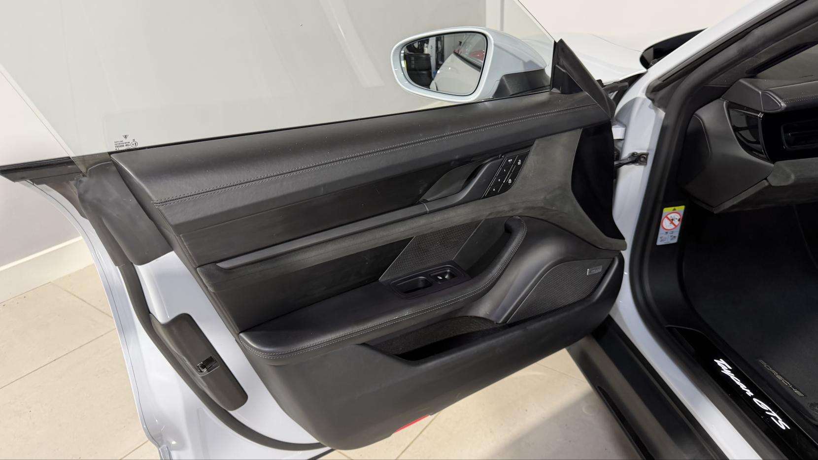 2022 PORSCHE TAYCAN 2022 PORSCHE TAYCAN