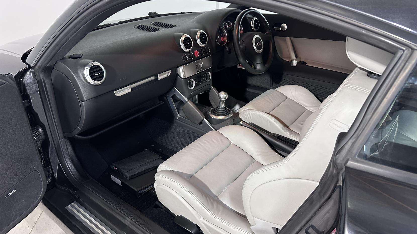 2004 AUDI TT 2004 AUDI TT