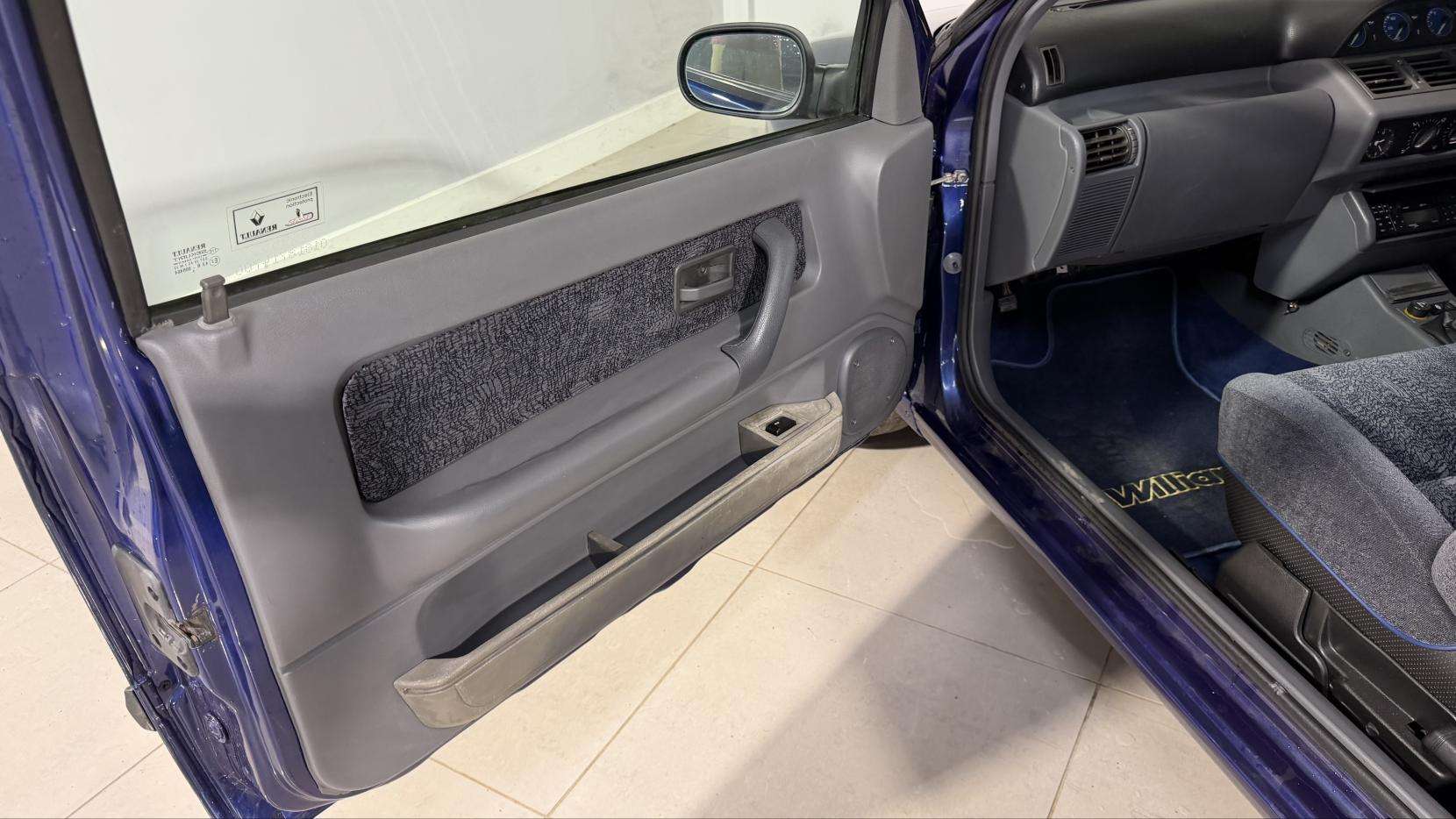 1995 RENAULT CLIO 1995 RENAULT CLIO