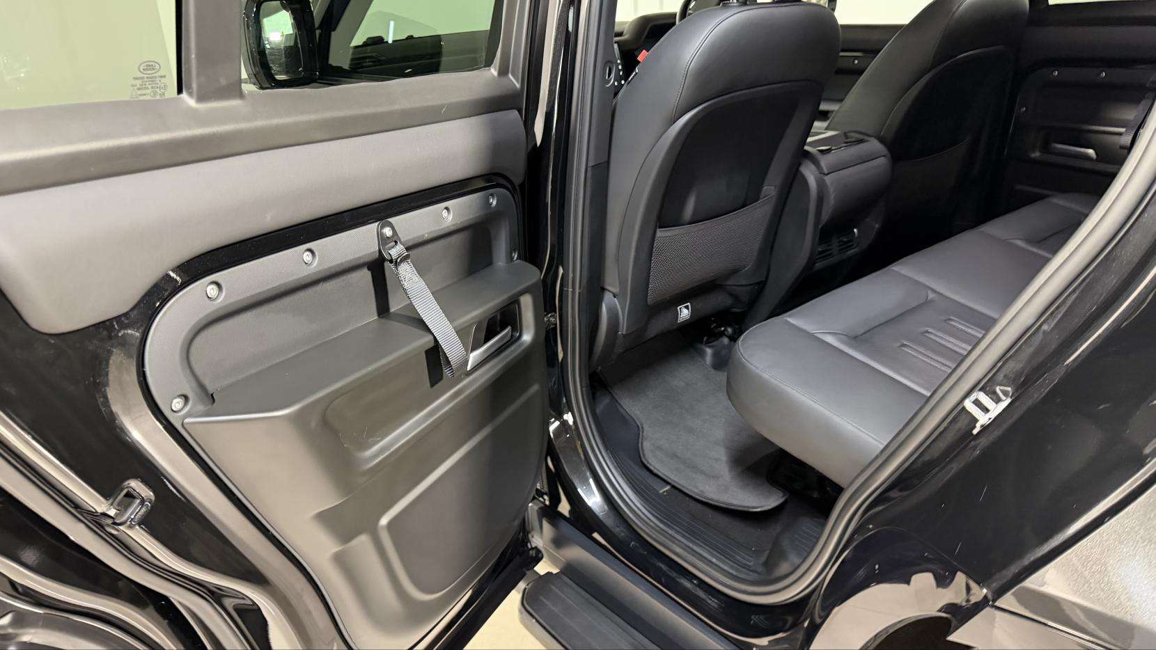 2024 LAND ROVER DEFENDER 110 2024 LAND ROVER DEFENDER 110
