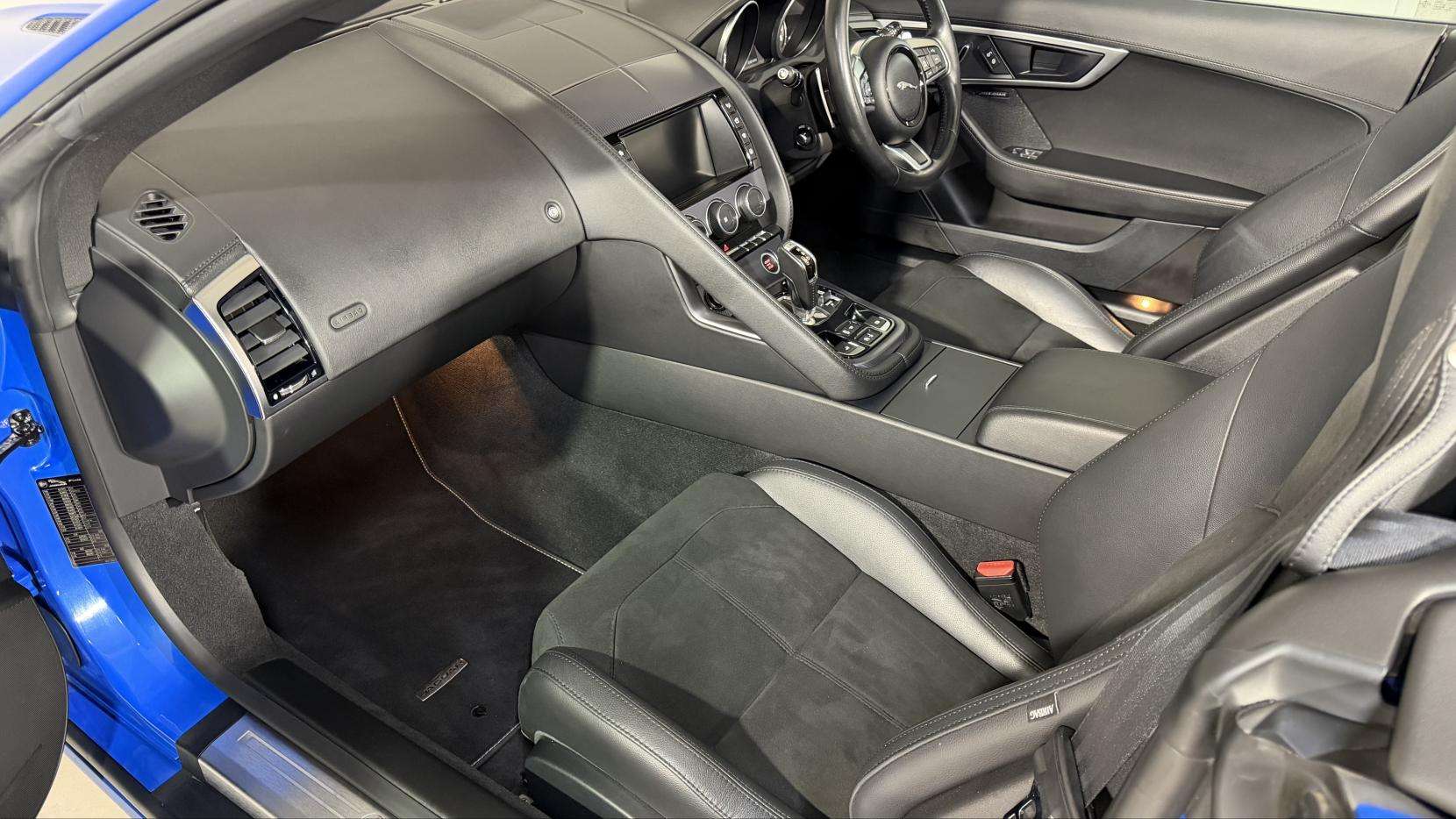 2018 JAGUAR F-TYPE 2018 JAGUAR F-TYPE