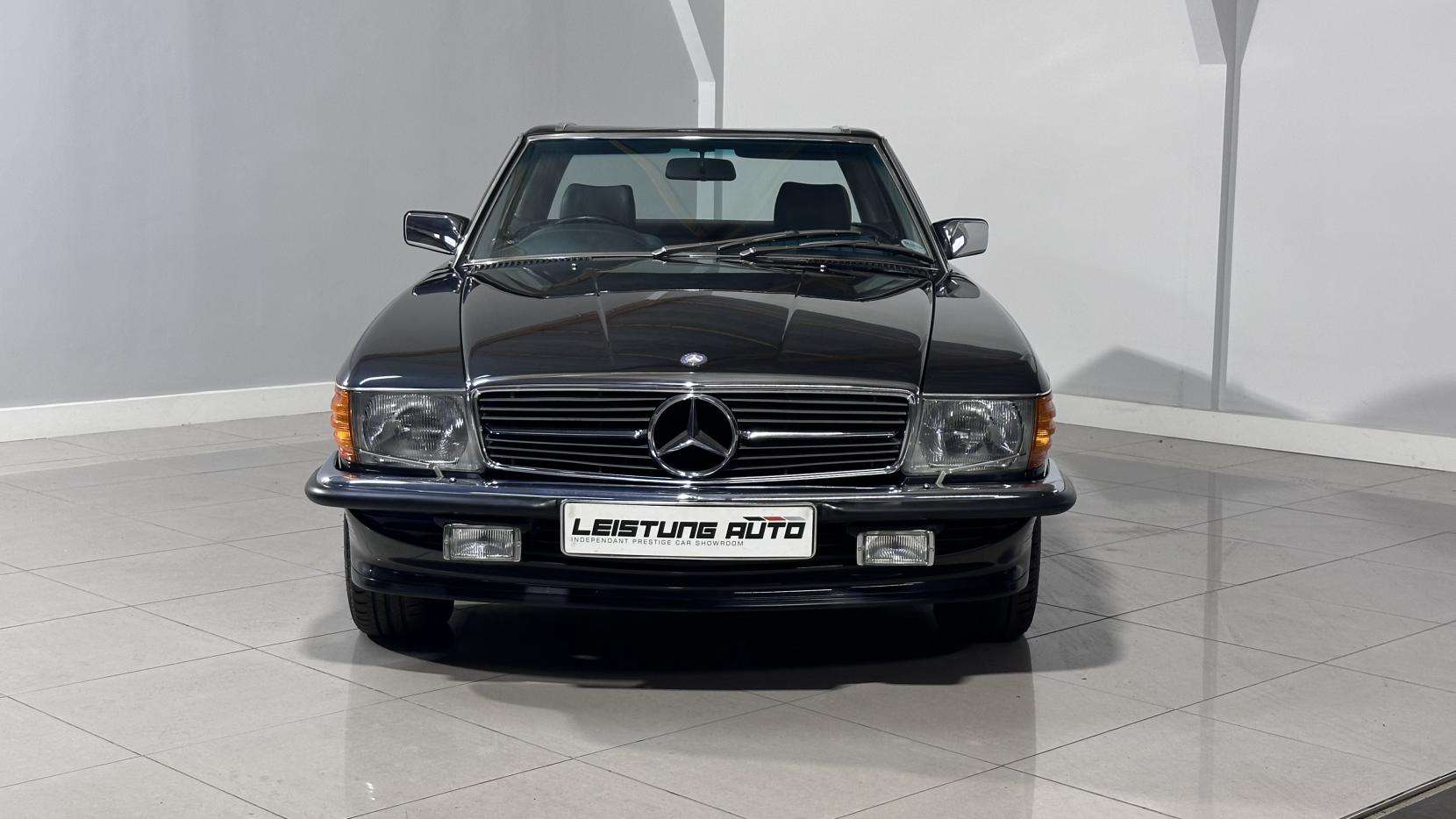 A 1988 MERCEDES-BENZ SL 4.2 Convertible 2dr Petrol Automatic (218 bhp) A 1988 MERCEDES-BENZ SL 4.2 Convertible 2dr Petrol Automatic (218 bhp)