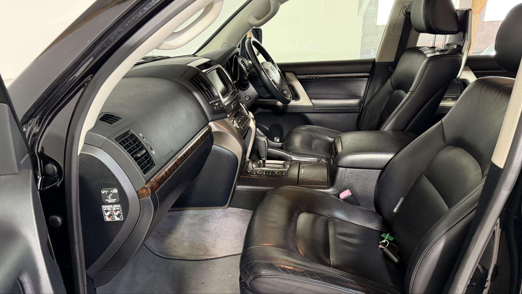 2011 TOYOTA LAND CRUISER 2011 TOYOTA LAND CRUISER