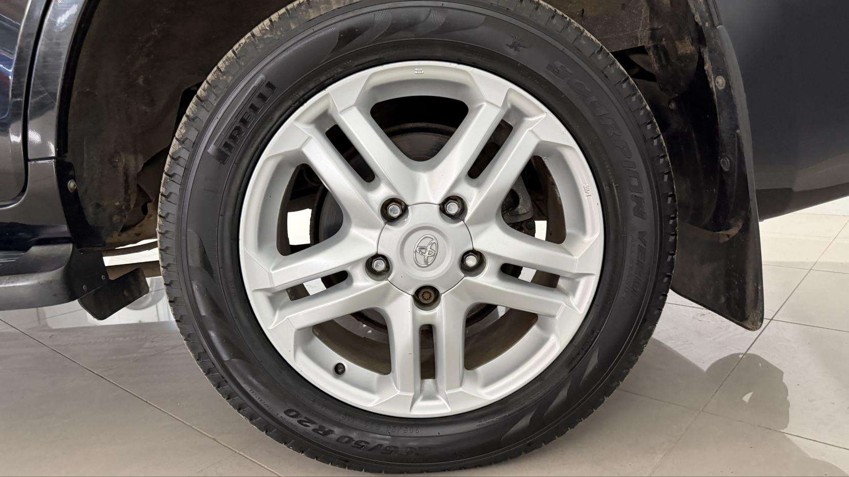 2011 TOYOTA LAND CRUISER 2011 TOYOTA LAND CRUISER