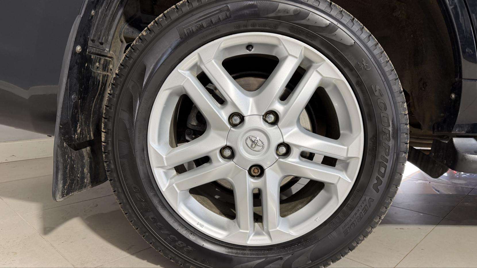 2011 TOYOTA LAND CRUISER 2011 TOYOTA LAND CRUISER