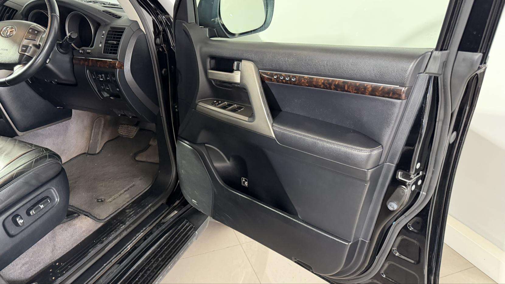 2011 TOYOTA LAND CRUISER 2011 TOYOTA LAND CRUISER