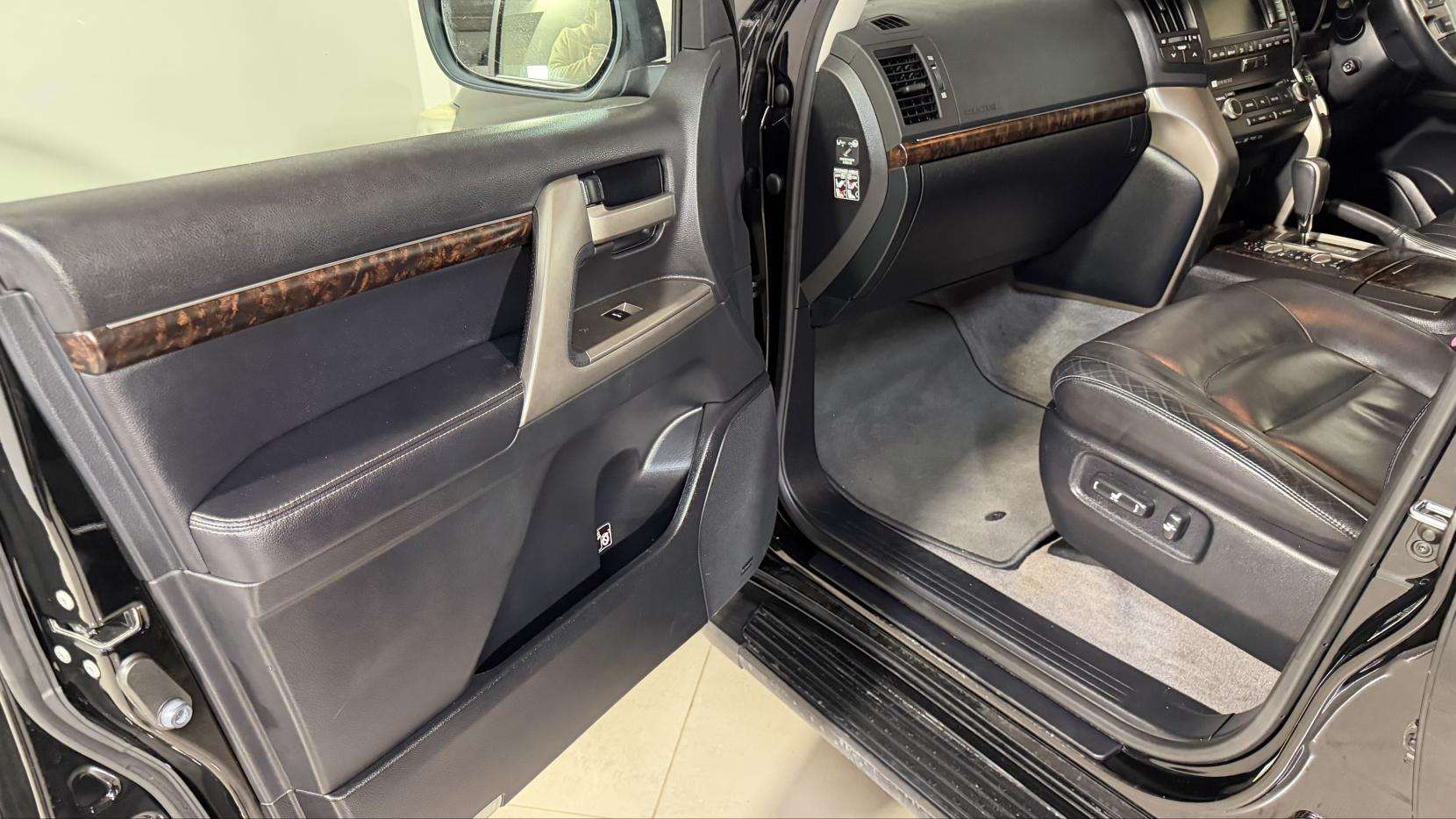 2011 TOYOTA LAND CRUISER 2011 TOYOTA LAND CRUISER