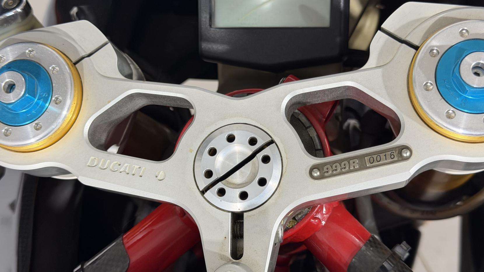 2004 DUCATI 999 2004 DUCATI 999