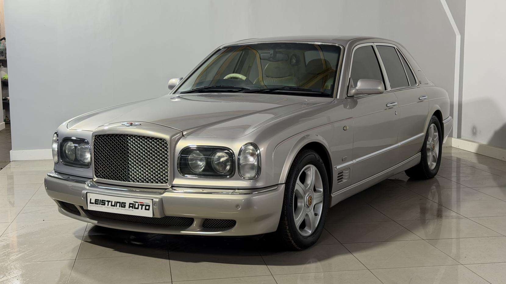 A 2001 BENTLEY ARNAGE 6.8 Red Label Saloon 4dr Petrol Automatic (456 g/km, 400 bhp) A 2001 BENTLEY ARNAGE 6.8 Red Label Saloon 4dr Petrol Automatic (456 g/km, 400 bhp)
