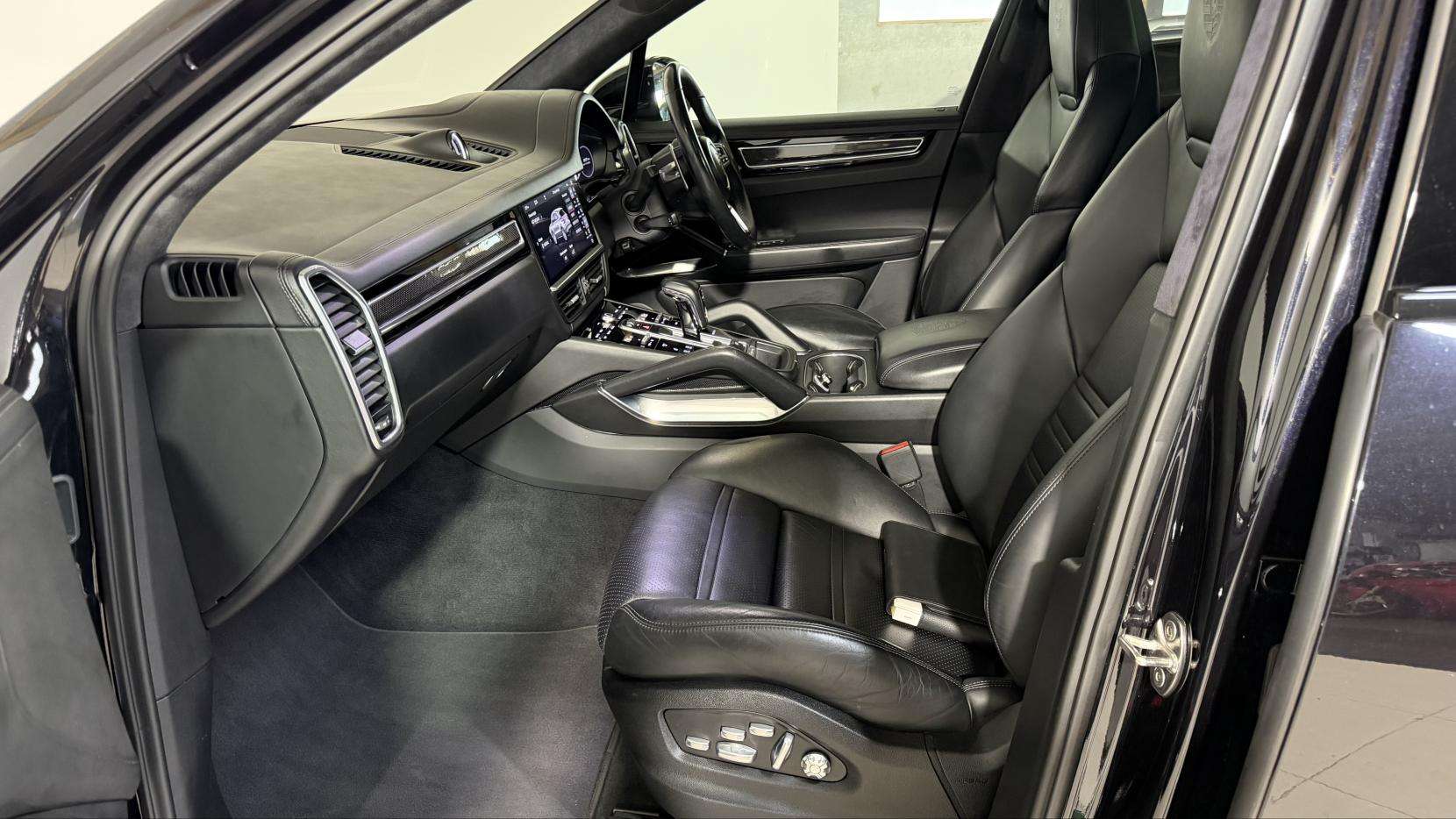 2019 PORSCHE CAYENNE 2019 PORSCHE CAYENNE