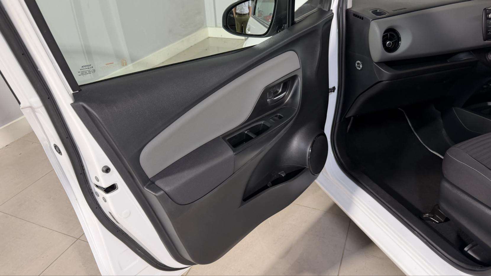 2017 TOYOTA YARIS 2017 TOYOTA YARIS