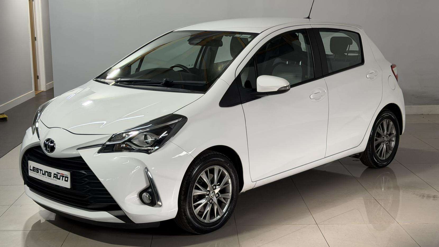 A 2017 TOYOTA YARIS 1.5 VVT-i Icon Hatchback 5dr Petrol CVT Euro 6 (111 ps) A 2017 TOYOTA YARIS 1.5 VVT-i Icon Hatchback 5dr Petrol CVT Euro 6 (111 ps)