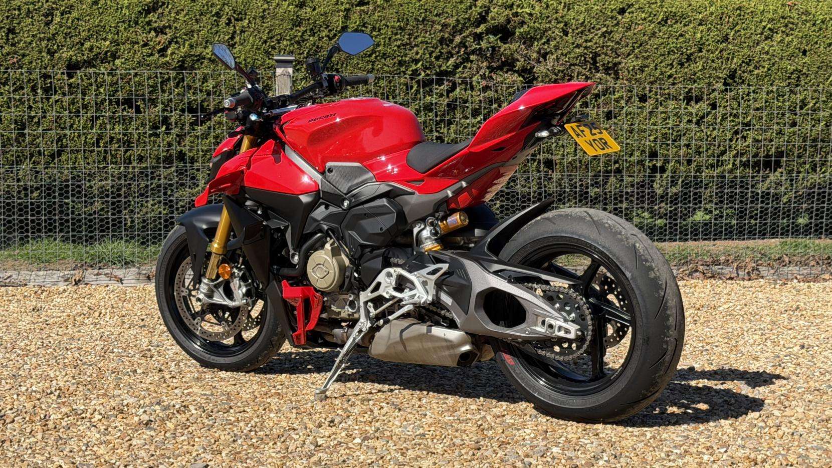 2025 DUCATI STREETFIGHTER V4S 2025 DUCATI STREETFIGHTER V4S