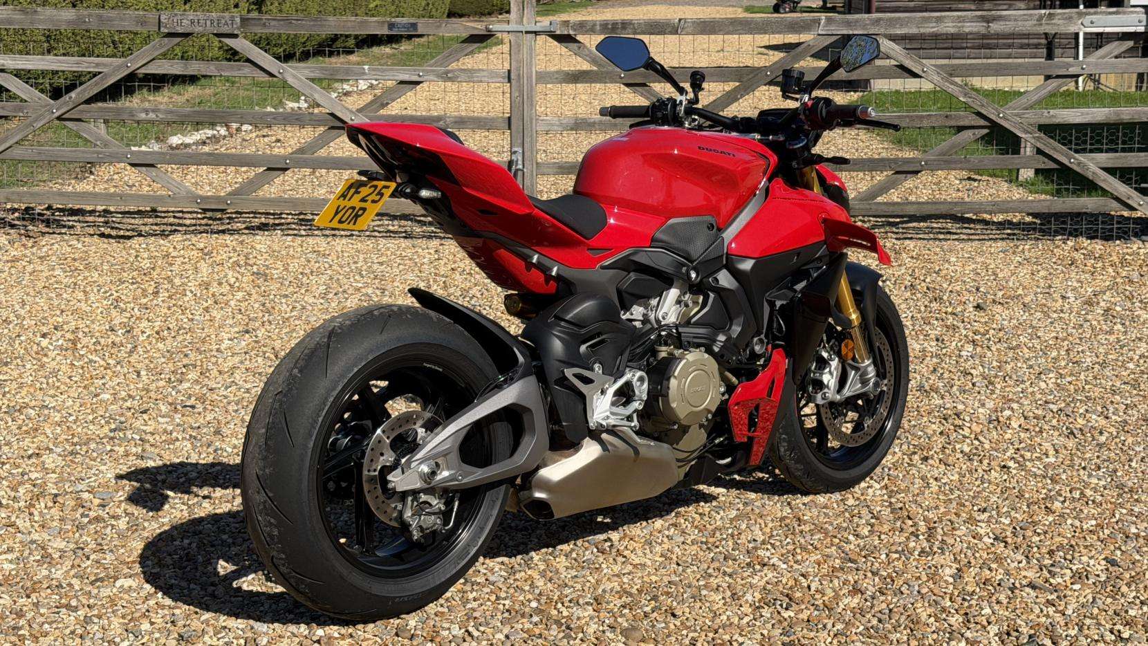2025 DUCATI STREETFIGHTER V4S 2025 DUCATI STREETFIGHTER V4S