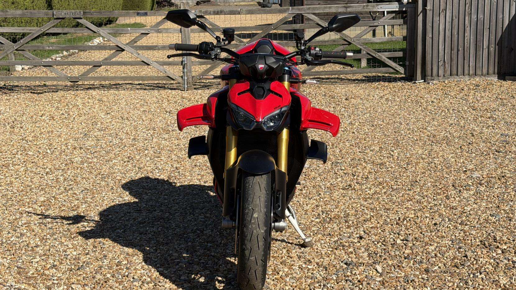 2025 DUCATI STREETFIGHTER V4S 2025 DUCATI STREETFIGHTER V4S