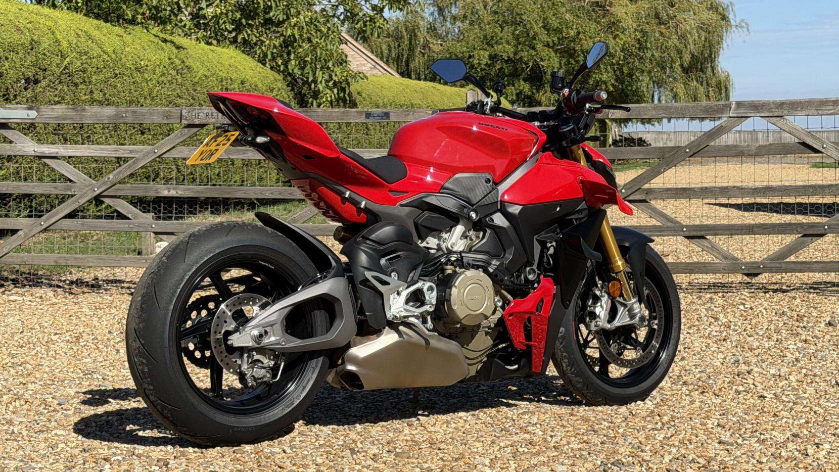 2025 DUCATI STREETFIGHTER V4S 2025 DUCATI STREETFIGHTER V4S
