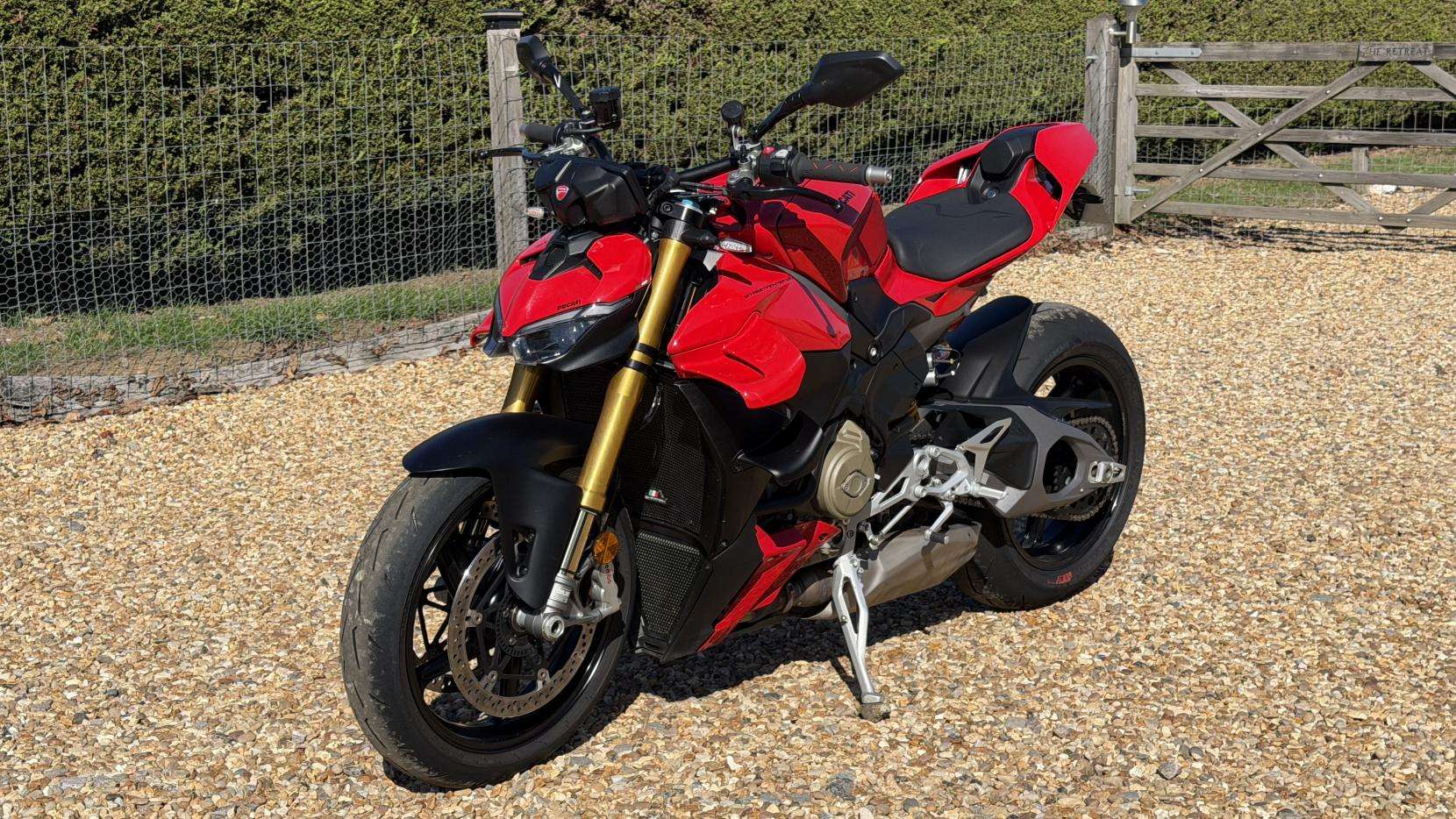 2025 DUCATI STREETFIGHTER V4S 2025 DUCATI STREETFIGHTER V4S