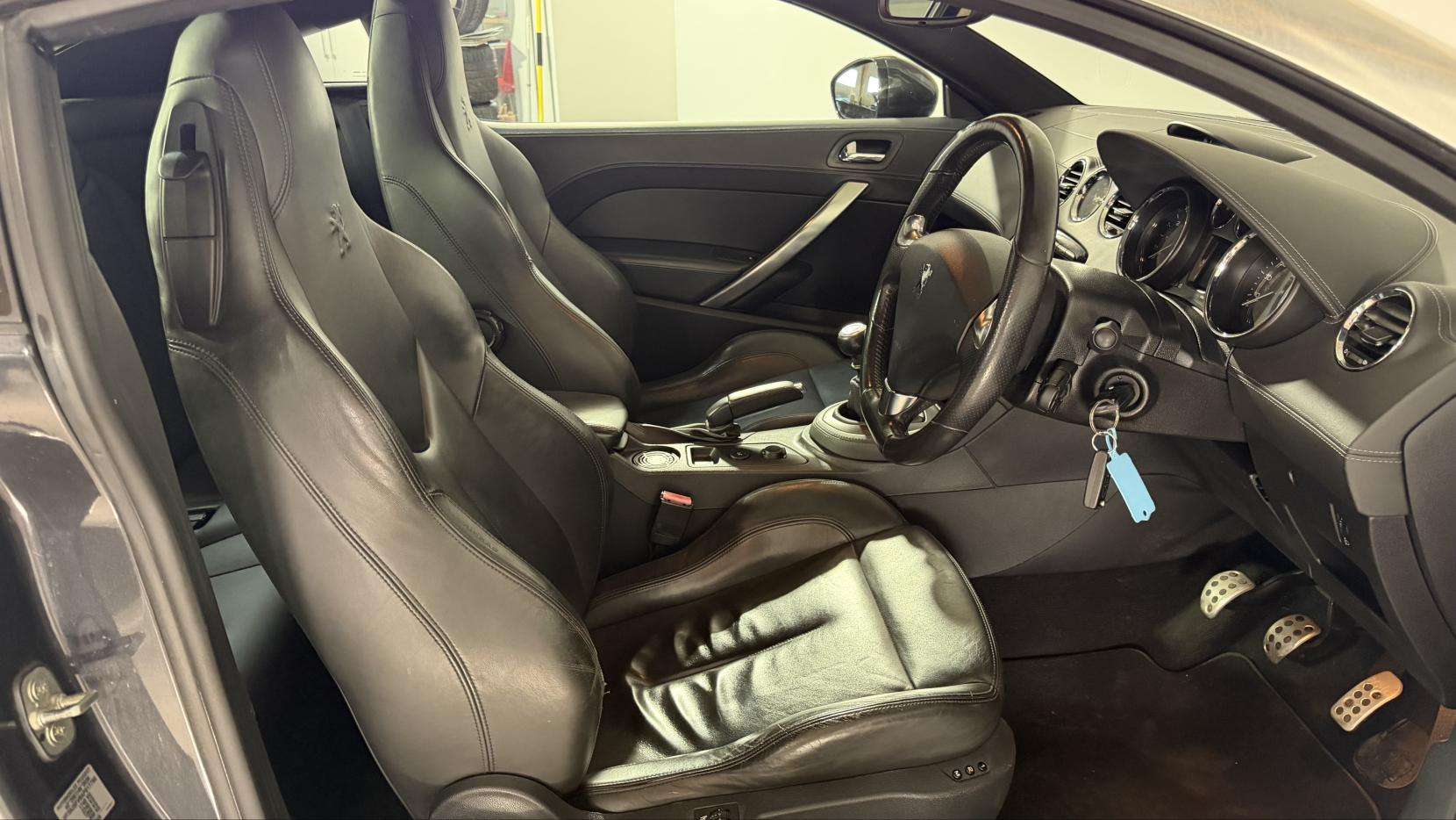 2011 PEUGEOT RCZ 2011 PEUGEOT RCZ
